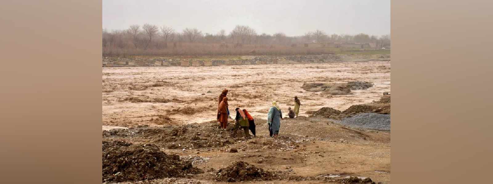 හදිසි ගංවතුර නිසා ඇෆ්ගන් පුද්ගලයින් 17ක් මරුට!